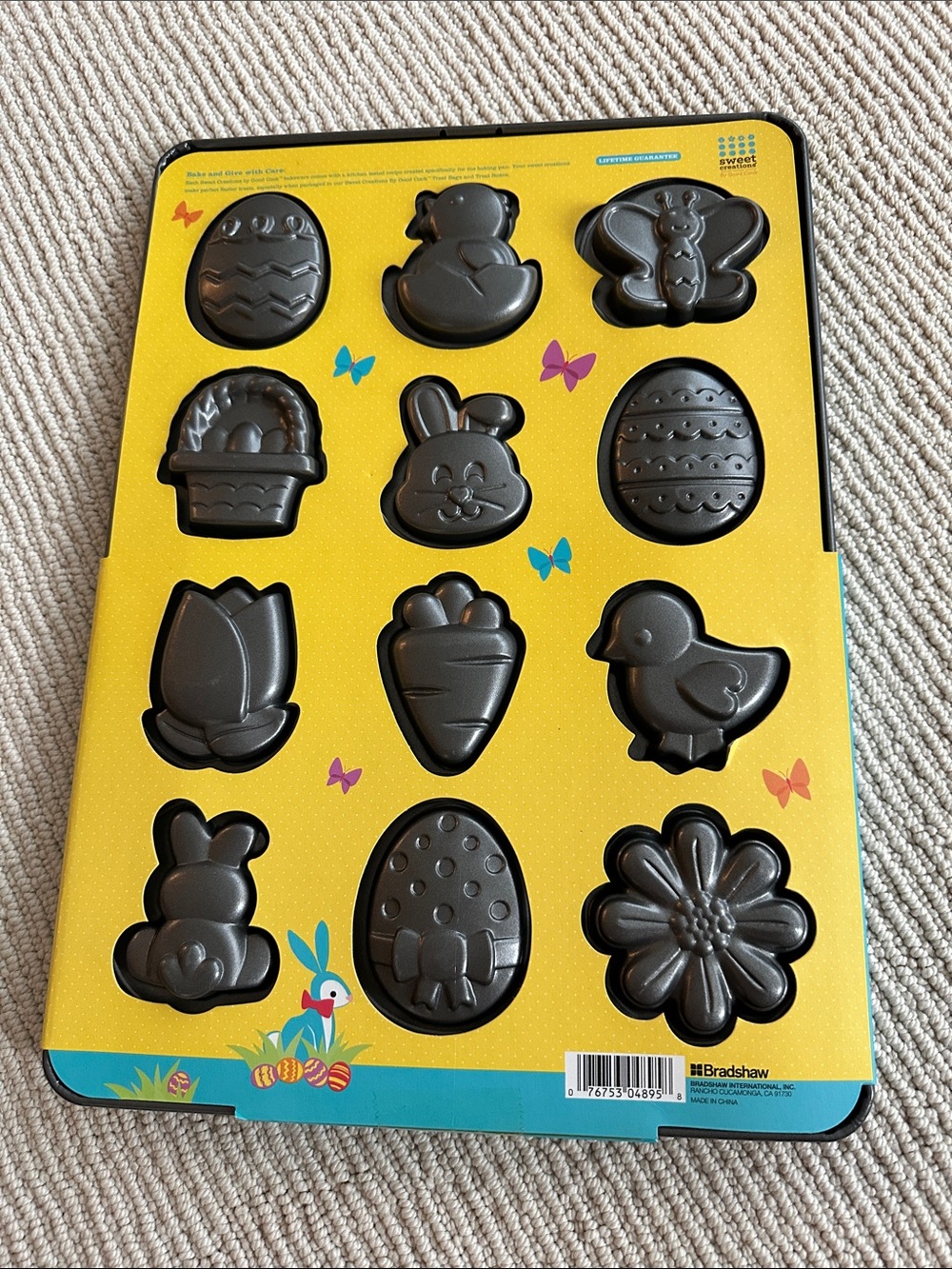 Nonstick Spring-Shaped Baking Pan in Black